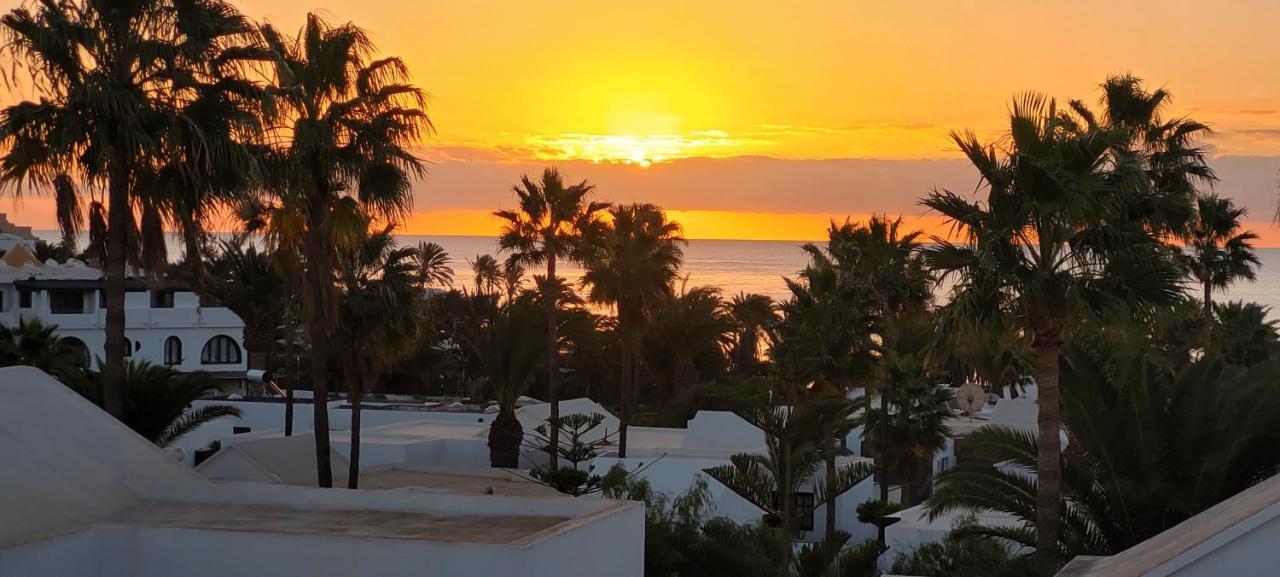 Апартаменты Casahost Bastian Boutique I Seaview Коста-Тегисе Экстерьер фото